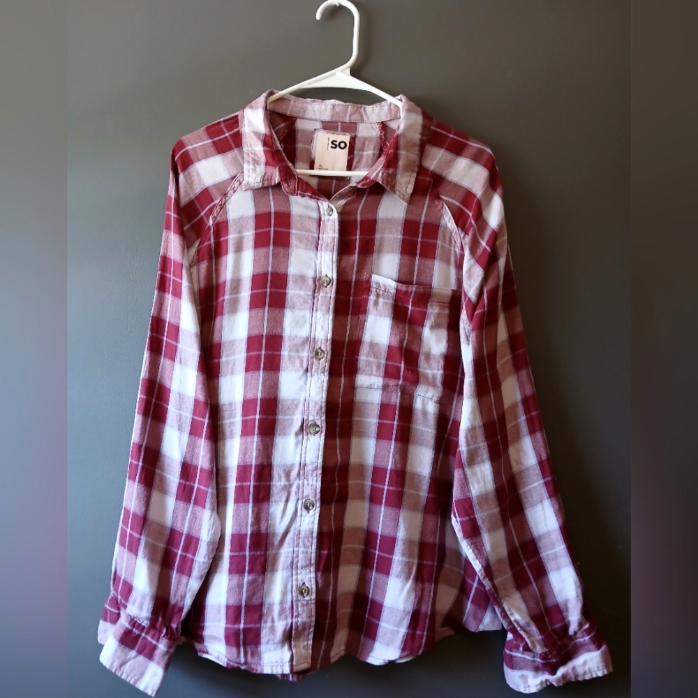 SO WOMEN'S SIZE XL LONG SLEEVE PINK BUTTON DOWN TOP